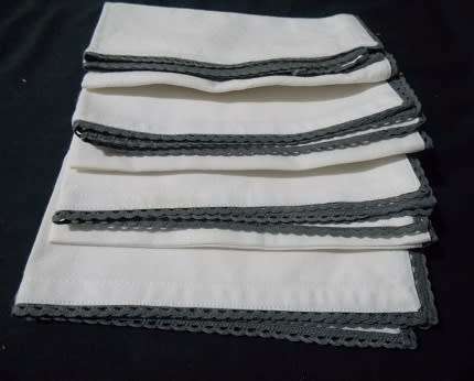 Stylish Weighted Napkin Holder with Linen Napkins