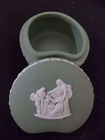 Beautiful Green  Wedgwood  Jasperware Ring Box