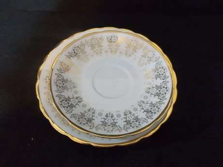 Stunning Chinese Saucer and Small Plate With beautiful Gold Patterns