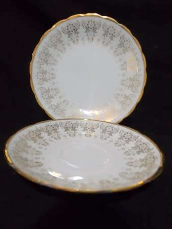 Stunning Chinese Saucer and Small Plate With beautiful Gold Patterns
