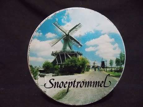 Lot of Four Vintage Tins  Meggezones,  Elastoplast Snoep Trommel - Holland and Red tin with flowers