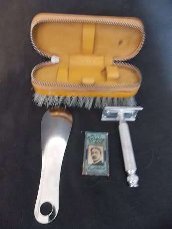 Clothes` Brush with Gillette Travel Kit