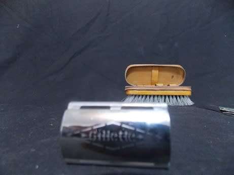 Clothes` Brush with Gillette Travel Kit