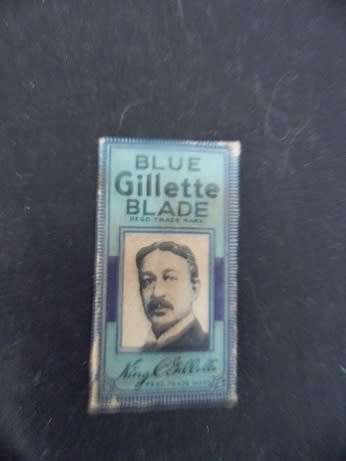 Clothes` Brush with Gillette Travel Kit