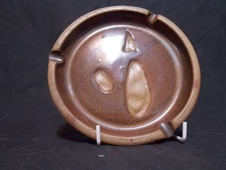 `The Potter`Interesting Ostrich Foot Print Pottery Ashtray
