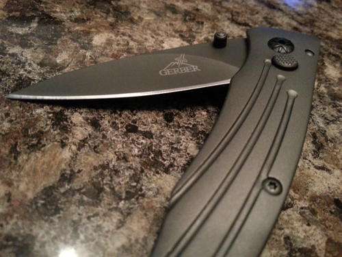 2 ON AUCTION R1 AUCTION NO RESERVE GERBER KNIVES