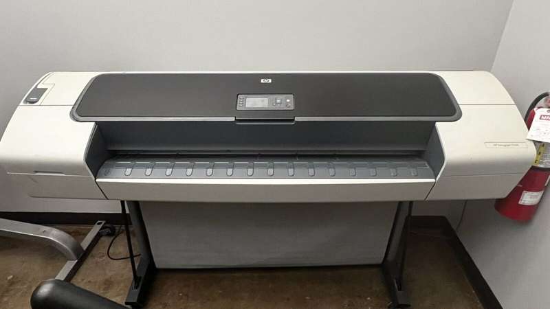 HP DesignJet T1100 Plotter Printer- Great Condition, Troubleshooting Needed!