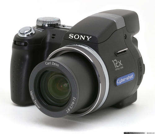 SONY H5 7.2mp digital camera with 2 x 2Gb SONY pro-duo memory sticks