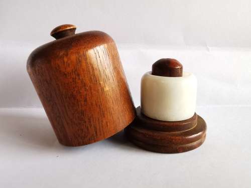 Antique Eastern Chinese  Hetian jade Fingerstall with wooden case