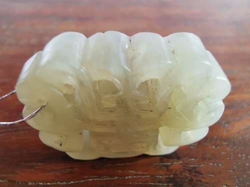 The Hetian Jade of the Qing Dynasty in China is a jade pendant with both good luck and longevity.