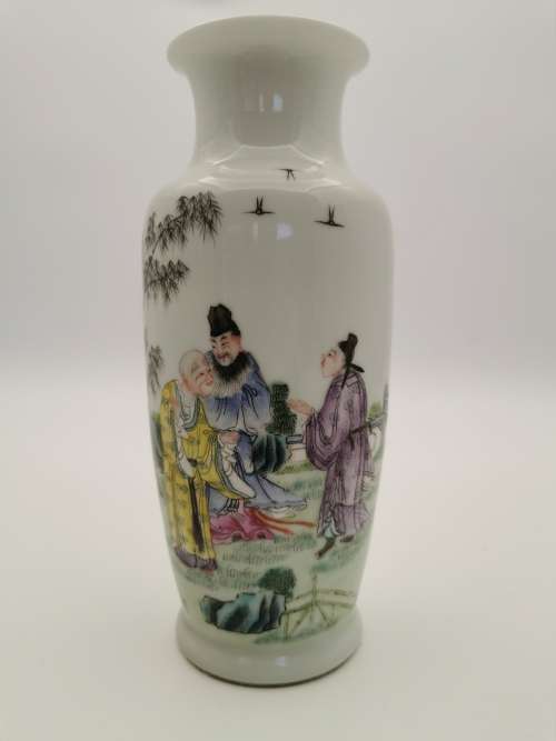 Antique decorated Chinese vase of the MinGuo era