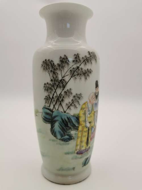 Antique decorated Chinese vase of the MinGuo era