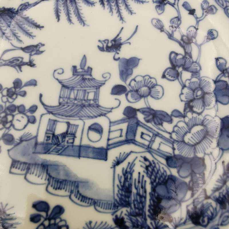 Octagonal porcelain plate depicting human settlement from the mid Qing Dynasty(QianLong 1736-1796)