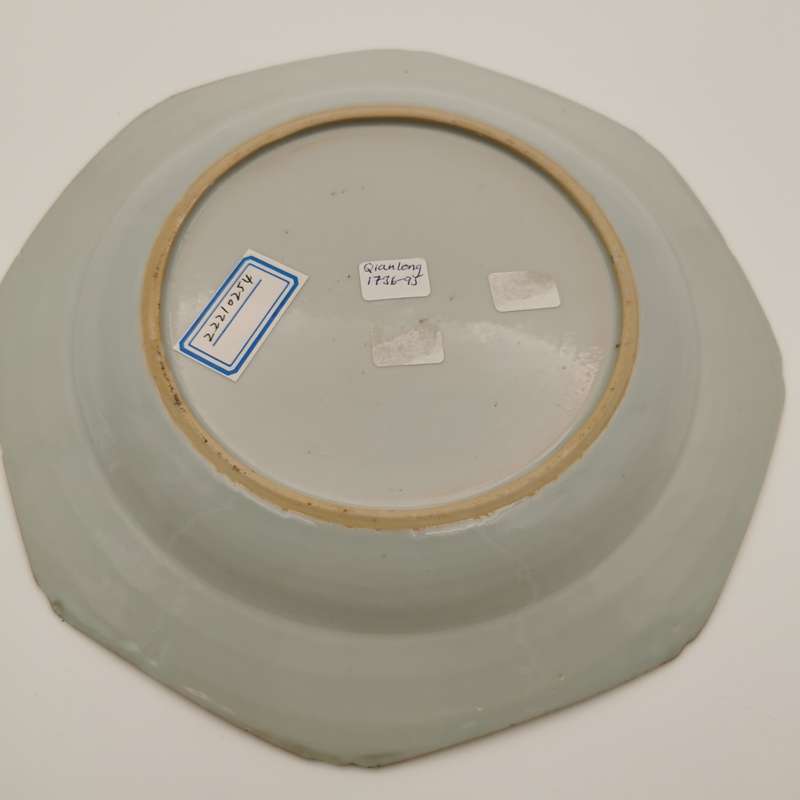 Octagonal porcelain plate depicting human settlement from the mid Qing Dynasty(QianLong 1736-1796)