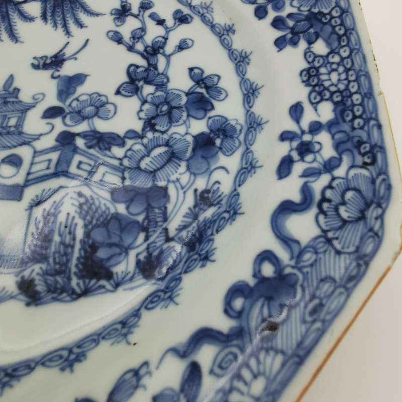 Octagonal porcelain plate depicting human settlement from the mid Qing Dynasty(QianLong 1736-1796)