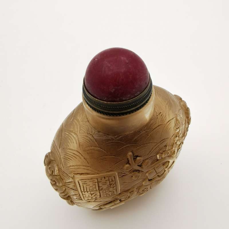 Late 19th Century Eastern antique Old Chinese snuff bottle