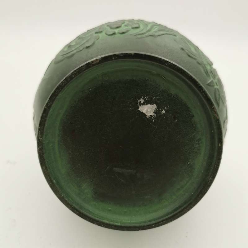 SOLID BRONZE ANTIQUE CHINESE VASE WITH RAISED RELIEF DECORATION.