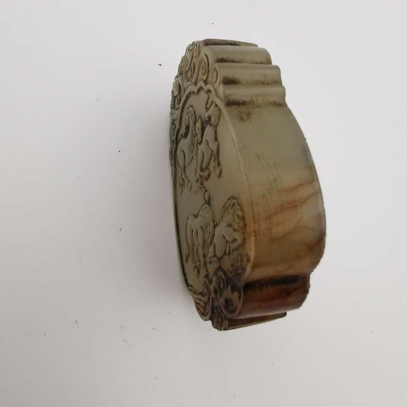 The Hetian Jade of the Qing Dynasty in China is a jade pendant with both Carving(ZI-GANG)