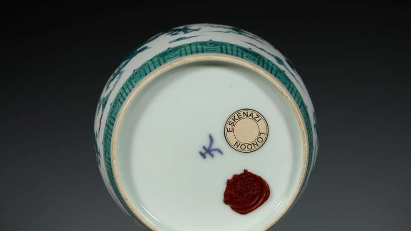 Chinese Contending colours Auspicious Cloud Dragon Pattern signed Jar(1875-1912).