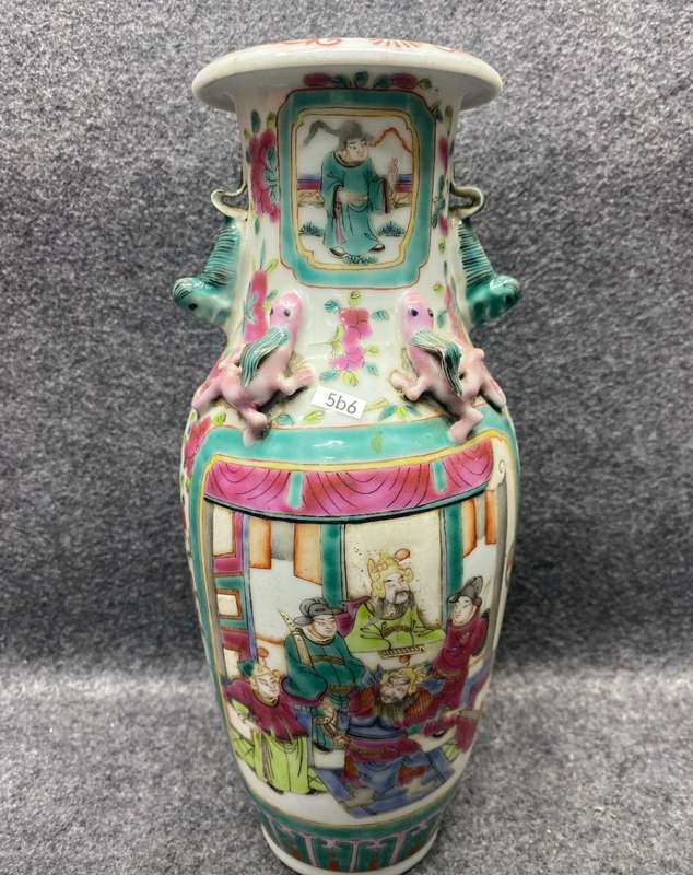 Antique decorated Chinese vase of the TONGZHI(1862-1875) era