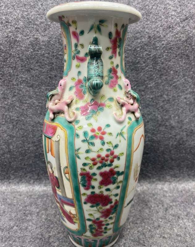 Antique decorated Chinese vase of the TONGZHI(1862-1875) era