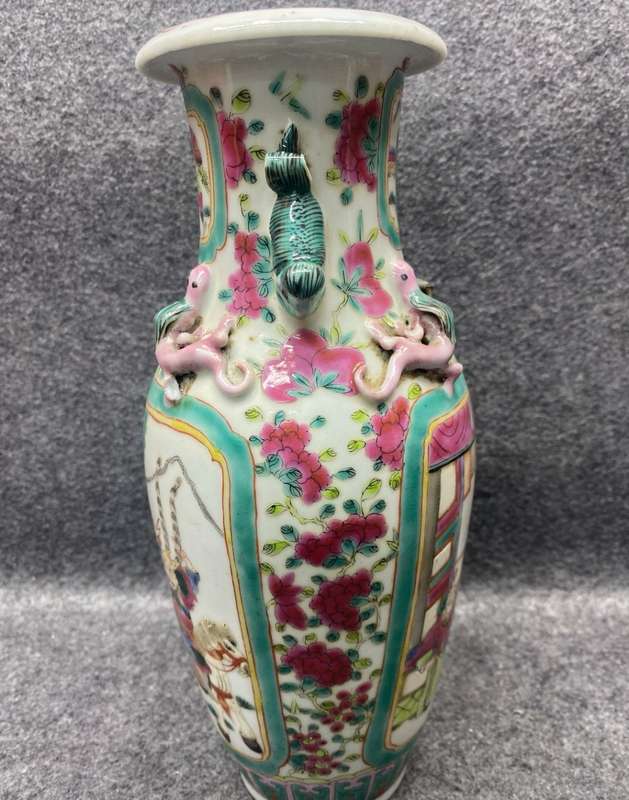 Antique decorated Chinese vase of the TONGZHI(1862-1875) era