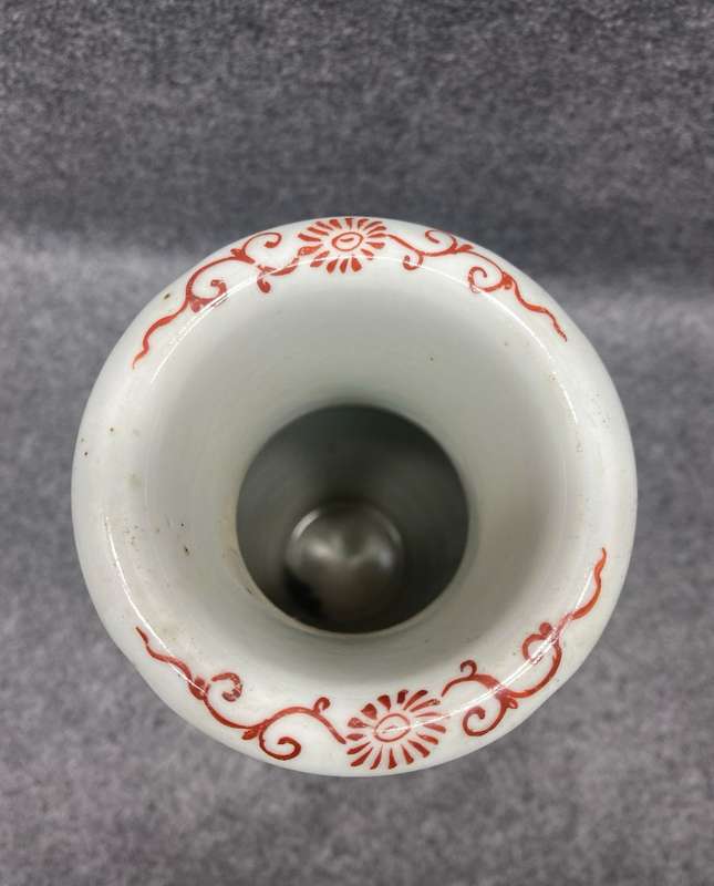 Antique decorated Chinese vase of the TONGZHI(1862-1875) era
