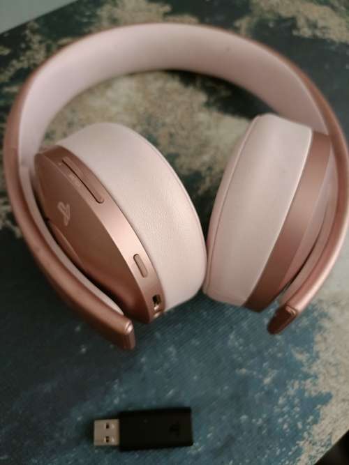 PS4 wireless headset