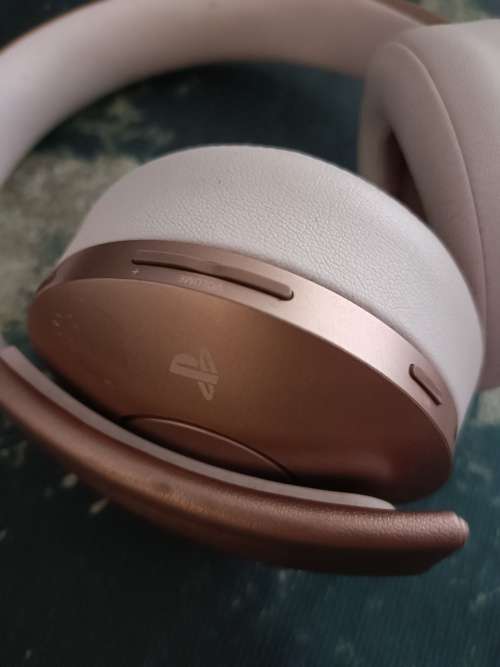 PS4 wireless headset