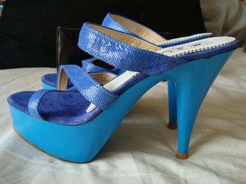 STUNNING BLUE GENUINE LEATHER SANDALS!