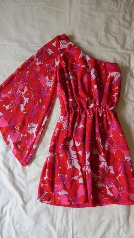 GORGEOUS FLORAL ONE SHOULDER DESIGNER DRESS!