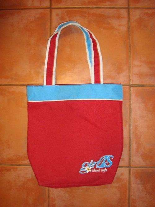 RED AND BLUE ISLAND STYLE CARRY BAG