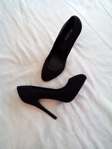 GORGEOUS ALDO SUEDE STILLETOS