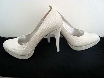 SPARKLING WHITE GLITTER HEELS