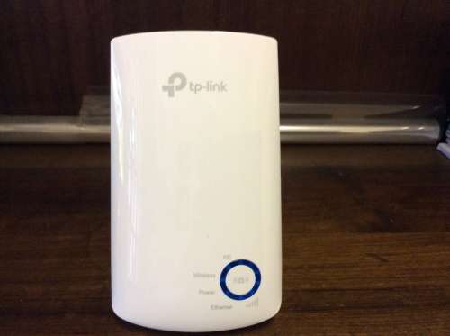 TP LINK EXTENDER 300 Mbps Universal Wi-Fi Range Extender & Ethernet Cabal and Adsl splitter