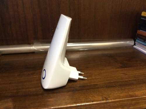 TP LINK EXTENDER 300 Mbps Universal Wi-Fi Range Extender & Ethernet Cabal and Adsl splitter