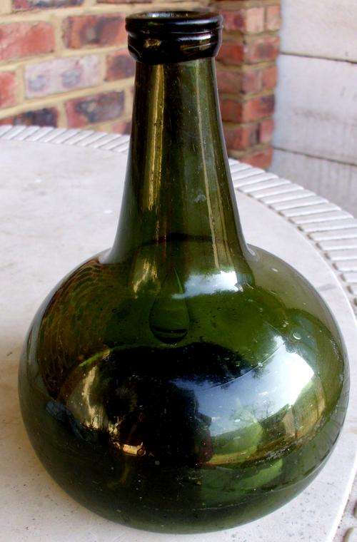 Dutch Onion Bottle (1680 - 1740)