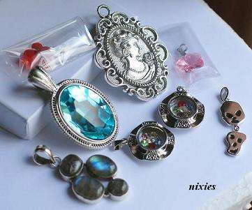 **STOCK CLEARANCE**    8 x PENDANTS