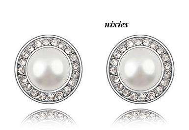 ELEGANT CREAMY WHITE PEARL EARRING STUDS