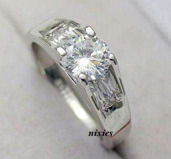 DAZZLING SWAROVSKI DIAMOND ENGAGEMENT RING  - SIZE 8(Q)