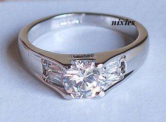 DAZZLING SWAROVSKI DIAMOND ENGAGEMENT RING - SIZE 9(S)