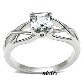 STUNNING TOP SIMULATED DIAMOND SOLITAIRE RING - SIZE 8(Q)