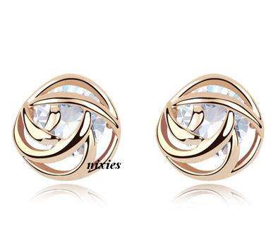 ADORABLE SWAROVSKI DIAMOND STUDS
