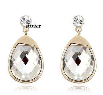 **NEW** EXQUISITE CLEAR SWAROVSKI  EARRINGS