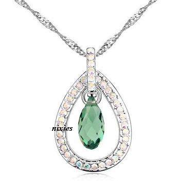 STUNNING EMERALD SWAROVSKI PENDANT on chain