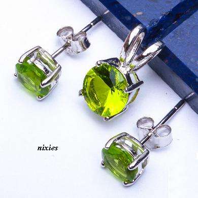 DELIGHTFUL NATURAL PERIDOT PENDANT/EARRING 925SS SET