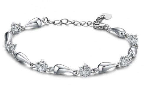 AMAZING SWAROVSKI DIAMOND TENNIS BRACELET