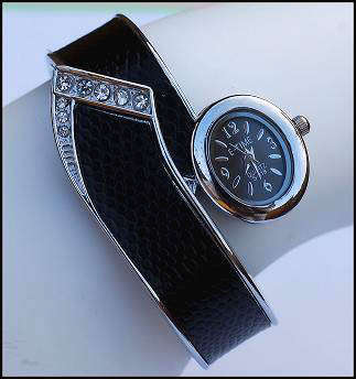 TRENDY HINCH BANGLE WATCH WITH CRYSTALS