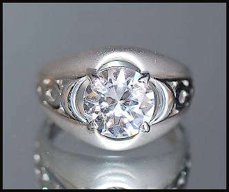 INCREDIBLE STERLING SILVER ENGAGEMENT RING - SIZE 8