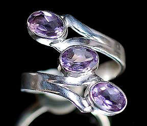 STRIKING REAL AMETHYSTS IN STERLING SILVER - SIZE 7(O)